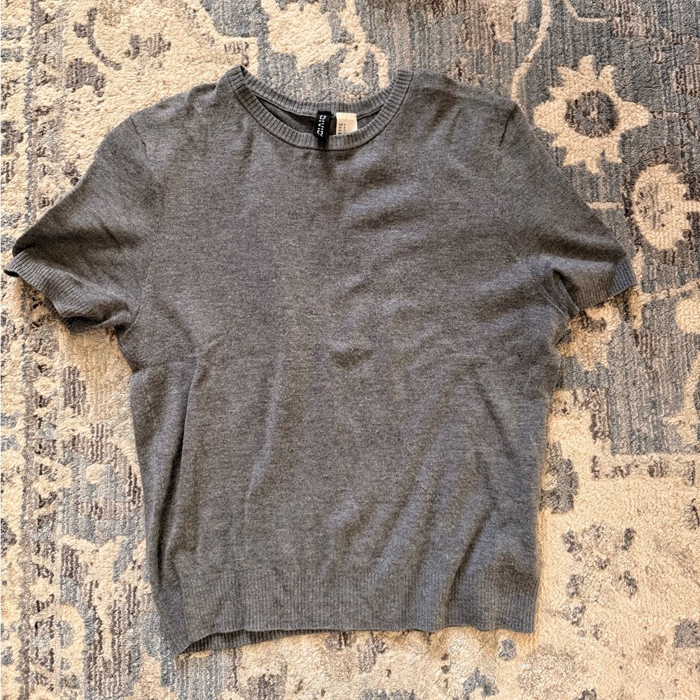 H&M divided gray cropped sweater top size small worn once!